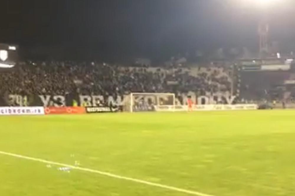Dirljivo: Evo kako su navijači Partizana dočekali svog heroja Saleta Ilića kada je izlazio na teren! (VIDEO)