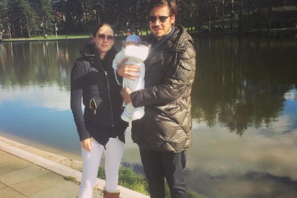 Porodična idila: Rokvići odveli ćerkicu na njima najznačajnije mesto! (FOTO)