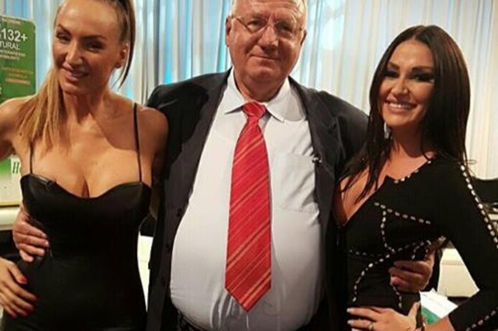 Šešelj u društvu poznatih pevačica! Evo koja dama ga je više osvojila (FOTO)