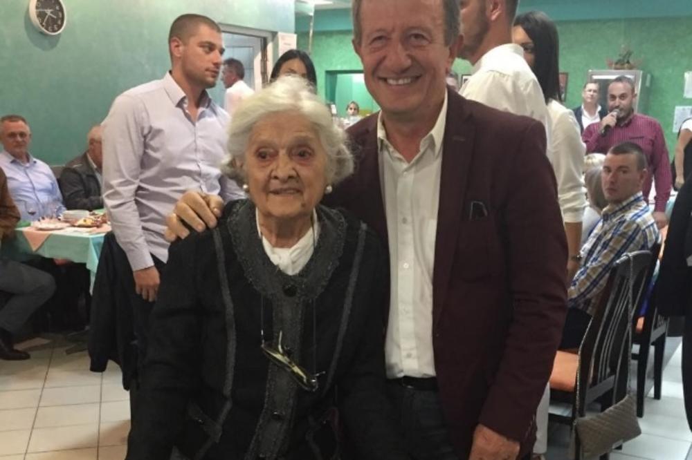 HIT NA INSTAGRAMU: Majka naše političarke kuva i druži se sa poznatim facama u devetoj deceniji! (FOTO)