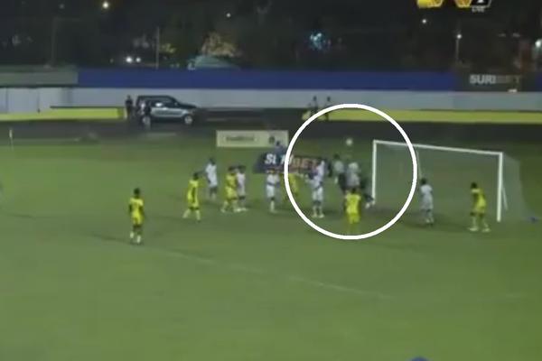 Spektakularno: Golman postigao gol u poslednjim sekundama reprezentativnog debija! (VIDEO)