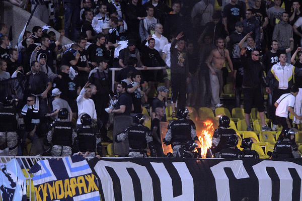 DUHOVITO ILI UVREDLJIVO? Navijači Rada razvili transparent koji će među Delijama odjeknuti kao NATO "tomahavk"! (FOTO)