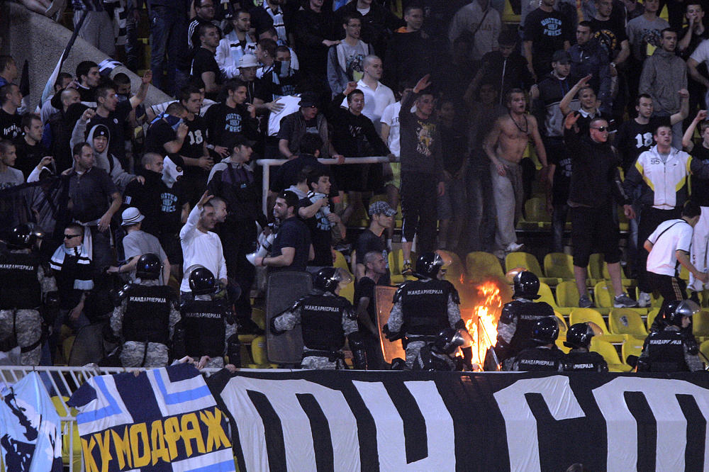 DUHOVITO ILI UVREDLJIVO? Navijači Rada razvili transparent koji će među Delijama odjeknuti kao NATO "tomahavk"! (FOTO)