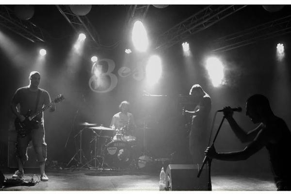 Ozbiljno prženje u Skadar Mali: VVhile i Mnjenje u Elektropioniru!