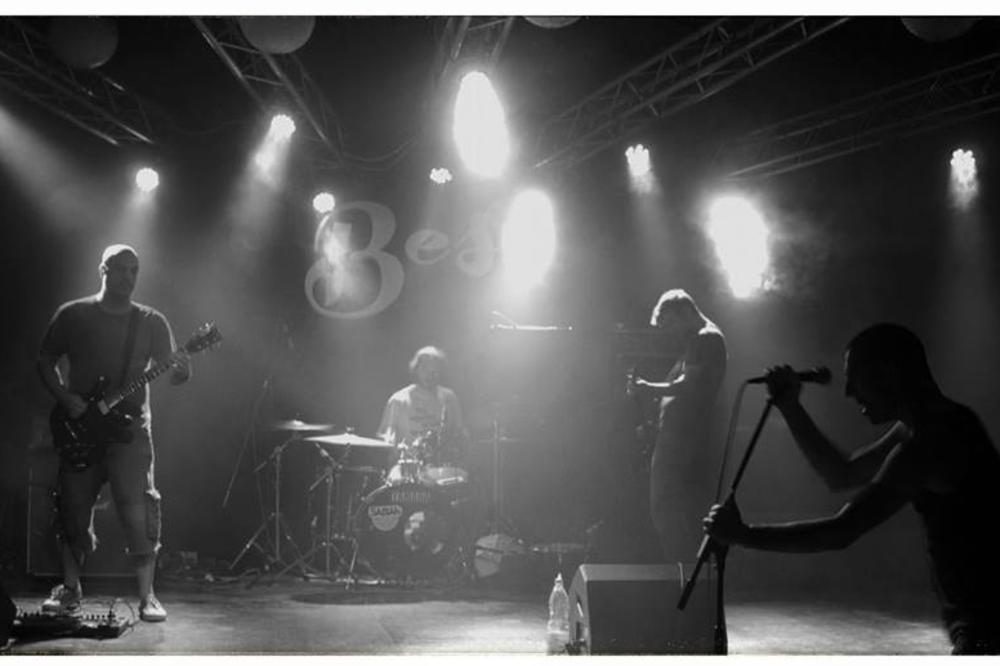 Ozbiljno prženje u Skadar Mali: VVhile i Mnjenje u Elektropioniru!