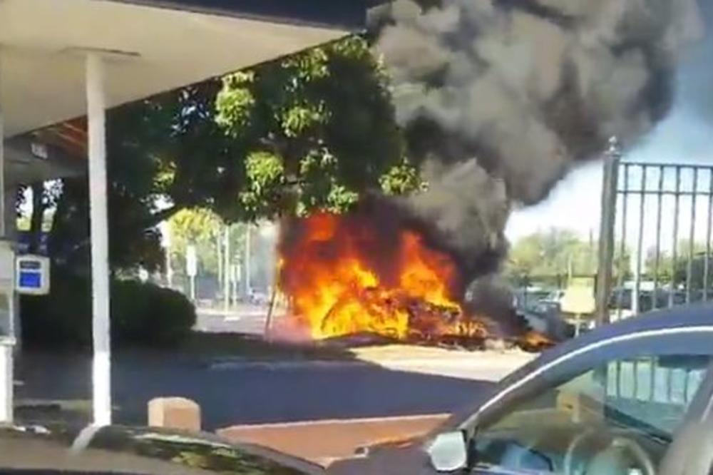 Horor u Americi: Avion se srušio u centru grada! (VIDEO)