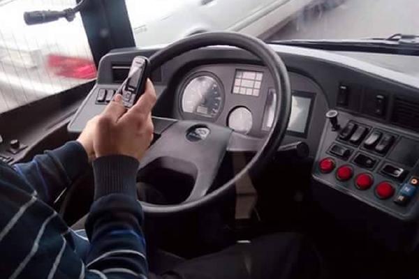 ZAUSTAVITE OVO GSP LUDILO! Još jedan vozač rizikuje živote svih putnika! (FOTO)