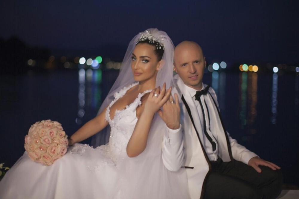 Njihovo venčanje bilo je kao iz bajke, a napali su je da krije muža!! Popularna pevačica na meti strašnih kritika!