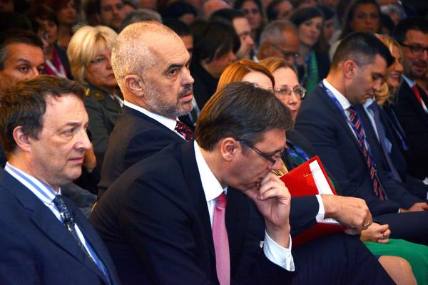Kako je Vučić posramio Ramu: Mi imamo samo jednu ljubav - Srbiju! (FOTO)
