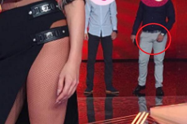 Puć, puć, buć, buć! Dok JK pokazuje seksi obline u Zvezdama Granda - tip iza nje onaniše! (FOTO)