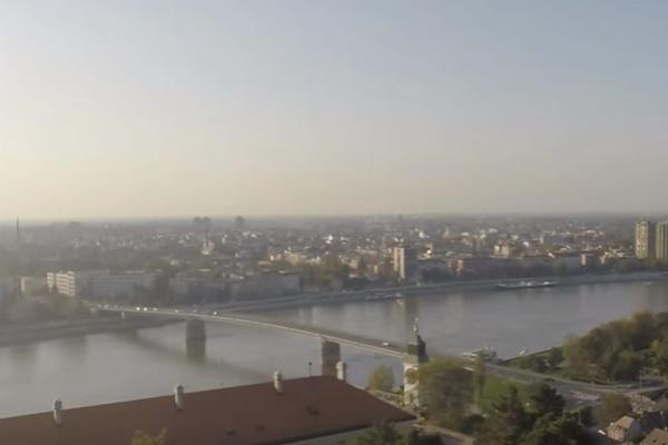 DRAMA U NOVOM SADU: Žena nestala u Dunavu, sumnja se da je muž bacio s mosta!