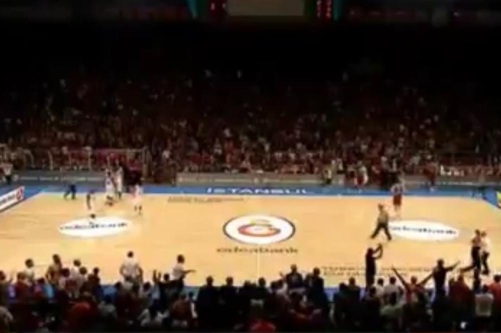 SKANDAL U ISTANBULU! Turski huligani napali Tea i drugare i prekinuli utakmicu! (FOTO)