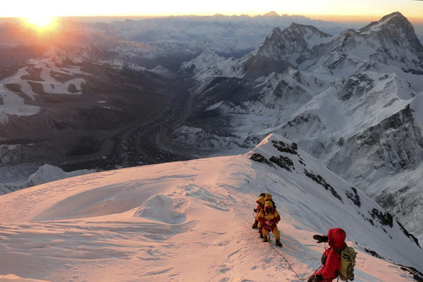 Savladali ih Himalaji: Dvoje planinara izgubilo je život!