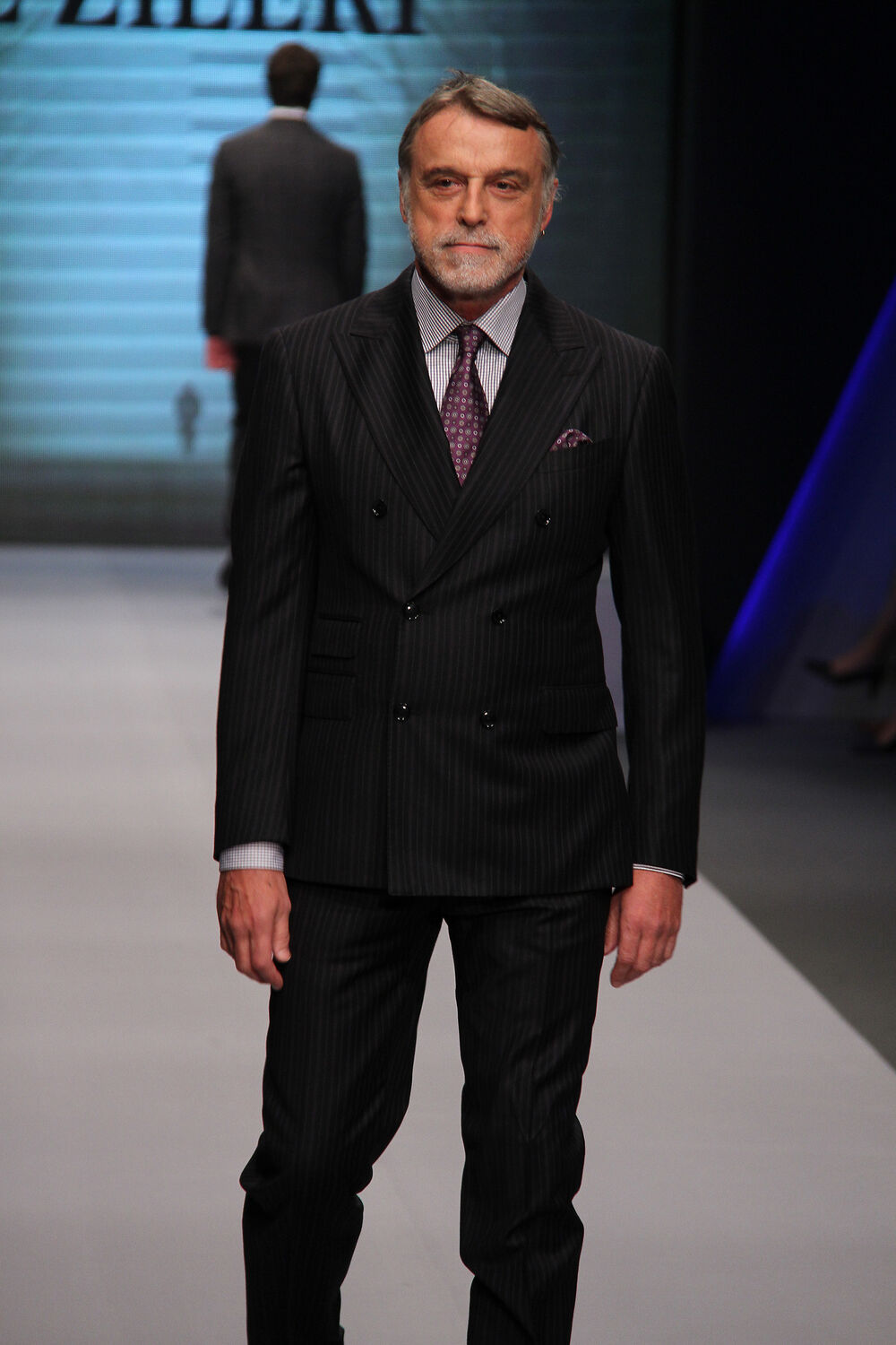 Diploma, manekenka karijera i restorani