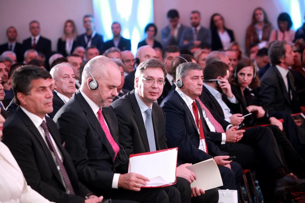 VUČIĆ U NIŠU: Rama i ja imamo istu šeficu!