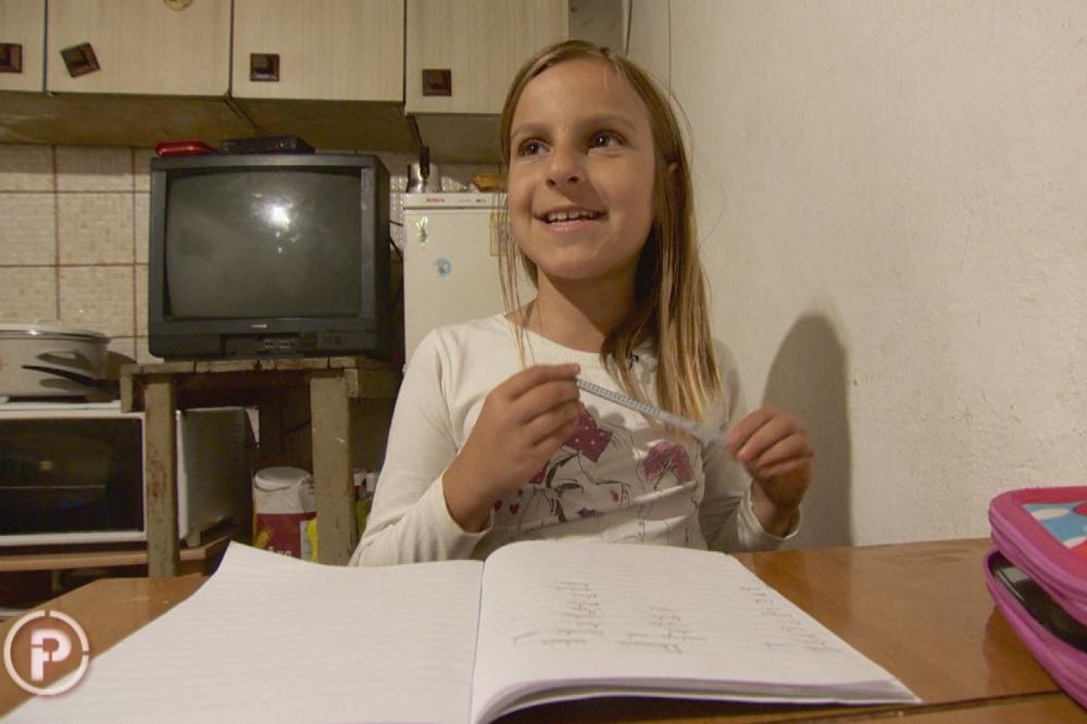 Ona samo želi sto na kojem će raditi domaći: Ova devojčica dovela je Hrvatsku do suza!