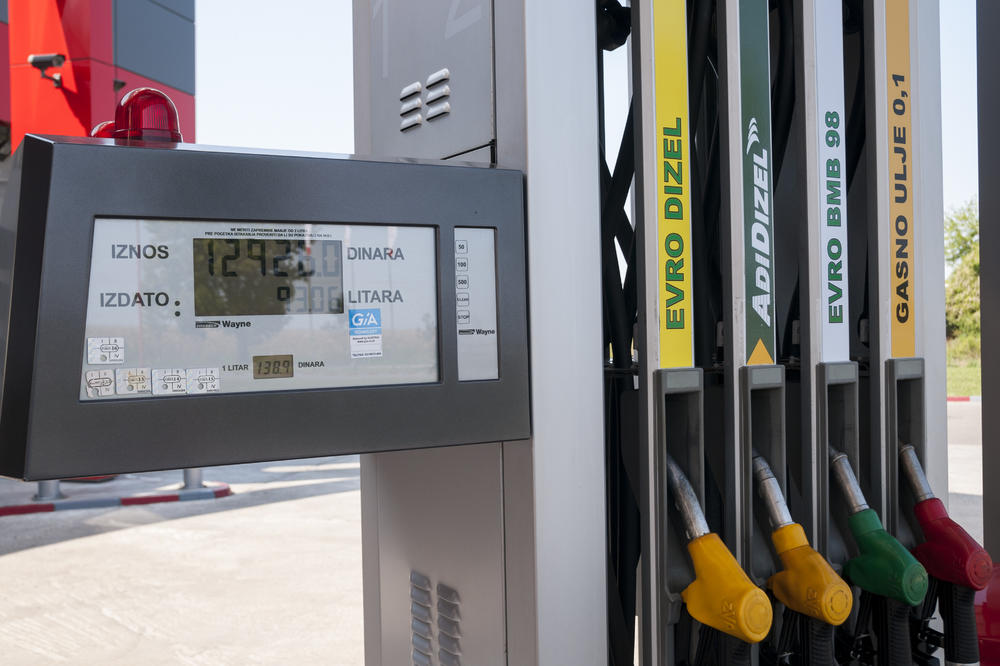 NAFTA DOSTIGLA ISTORIJSKU CIFRU: Cena crnog zlata postala svima "noćna mora"