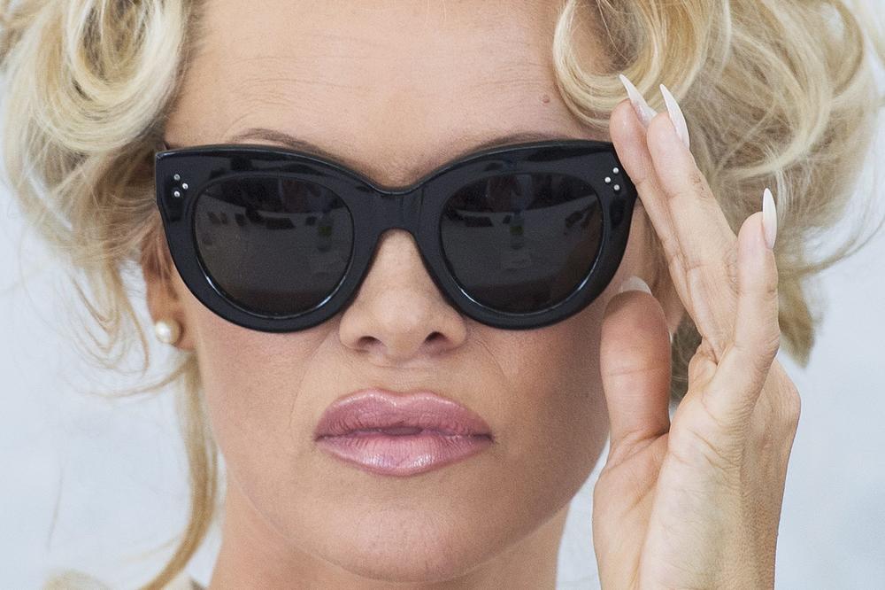 PAMELA ANDERSON TRAŽILA OD TRAMPA DA POMILUJE OVOG ČOVEKA! Glumica pozvala predsednika da učini PRAVU STVAR!