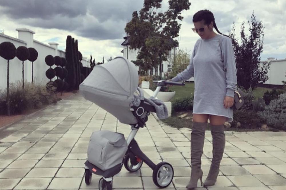 Kad je Seka bila cicija! Pevačica obradovala prijateljice skupim poklonima! (FOTO)