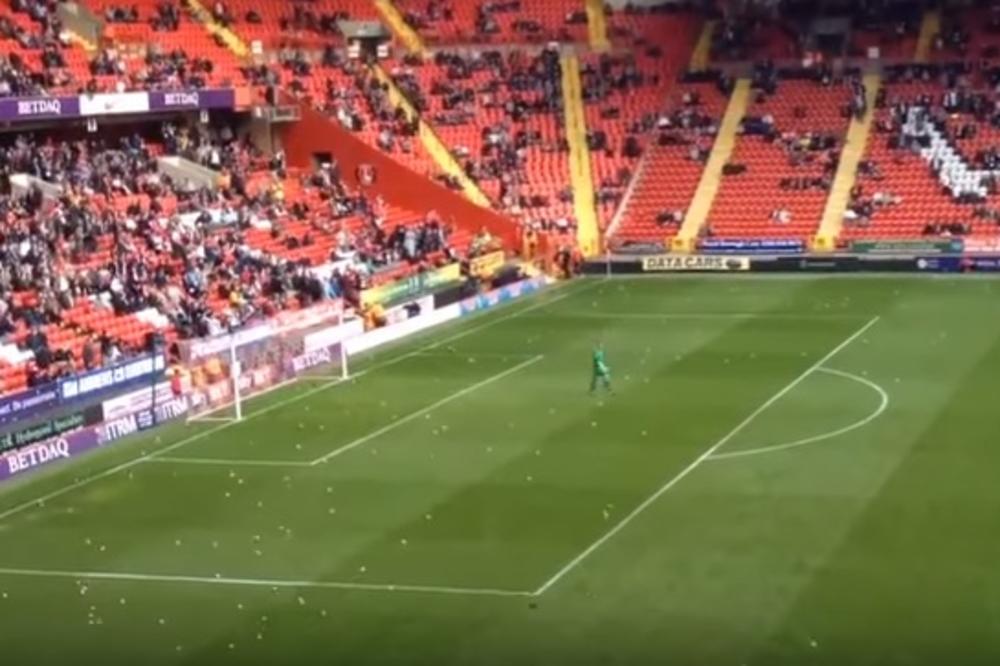 3000 svinja: Navijači nekada velikih ostrvskih klubova se ujedinili i na bizaran način protestovali! (VIDEO)