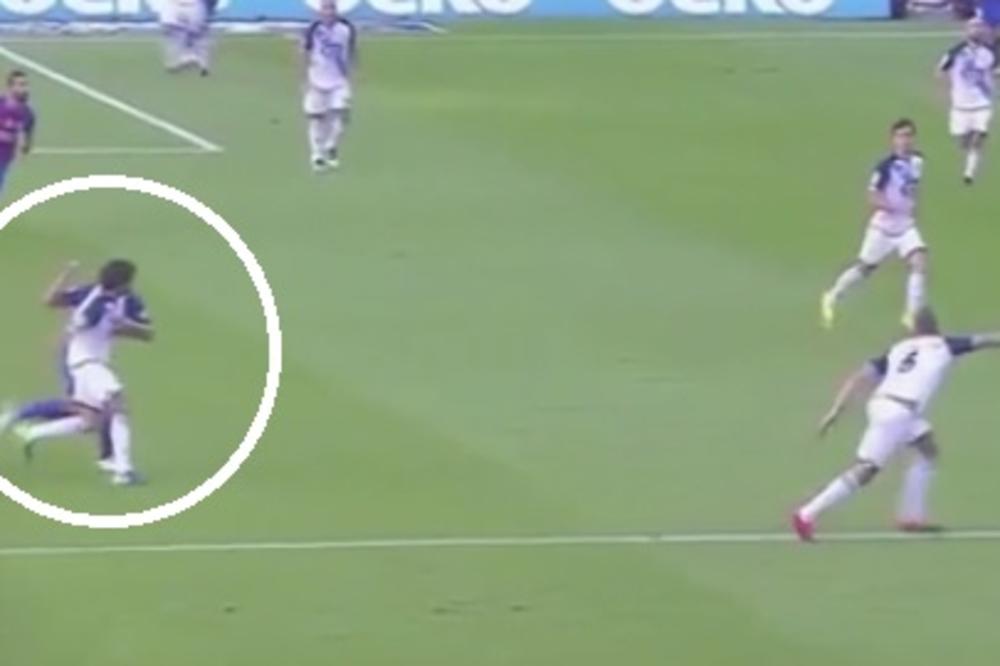 Pobesneli Luis se vratio: Suarez ponovo udarao protivničke igrače bez lopte! (VIDEO)