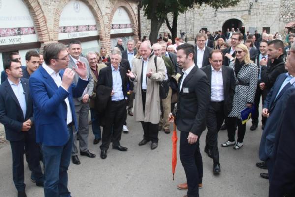 PREMIJER VUČIĆ: Razgovor sa Nišlijama za bolje sutra! (FOTO)