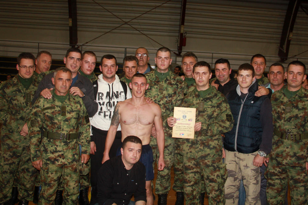 Zašto niko ne reaguje?! Srđan je najbolji pripadnik vojske i Ginisov rekorder, ali MORA DA ODUSTANE OD SVOG SNA