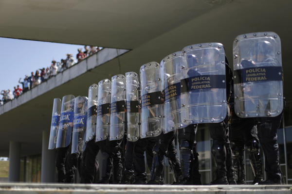 U sukobu rivalskih bandi u brazilskom zatvoru brutalno ubijeno 25 zatvorenika! (VIDEO)