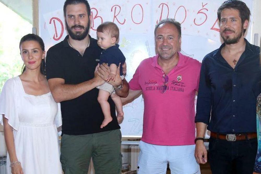 Ona je stub porodice Rokvić i nikad je nema u javnosti: Nikolina i Markova mama je lepša čak i od njihovih žena! (FOTO)