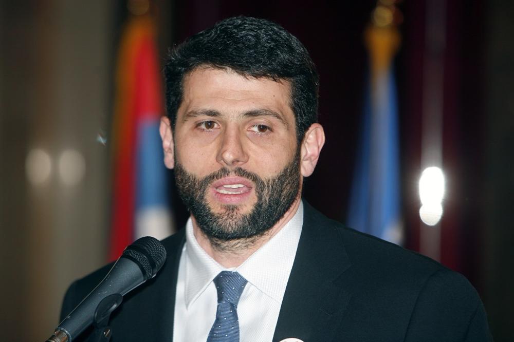 ŠAPIĆ PRED SUZAMA ZBOG PISMA KOJE JE DOBIO OD DEČAKA: Zbog ovakve dece verujem u Srbiju!