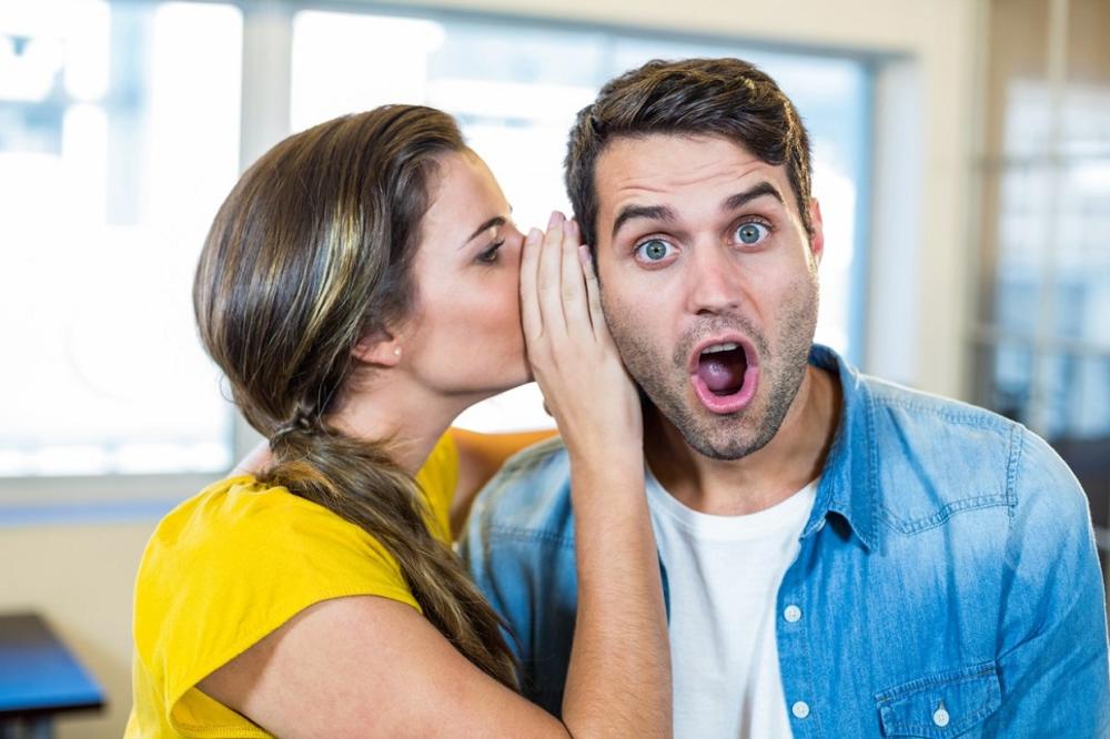 4 laži koje devojke govore da bi ih momci primetili (FOTO) (GIF)