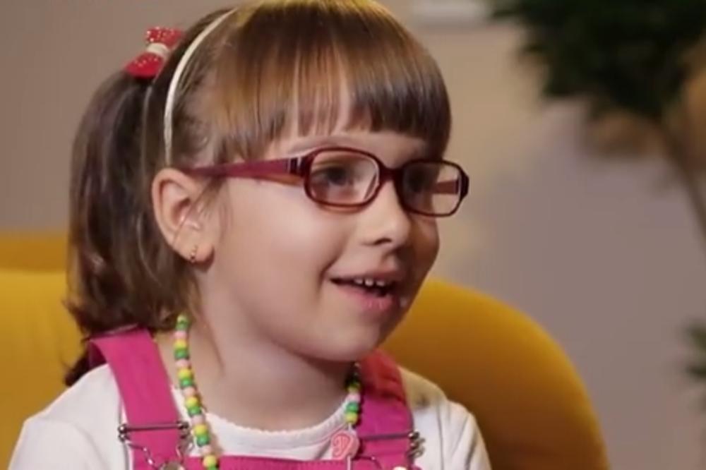 Malena Leontina je odrepovala pesmicu za prvi osnovne: Onda je njen video pogledalo nekoliko stotina hiljada ljudi! (FOTO)