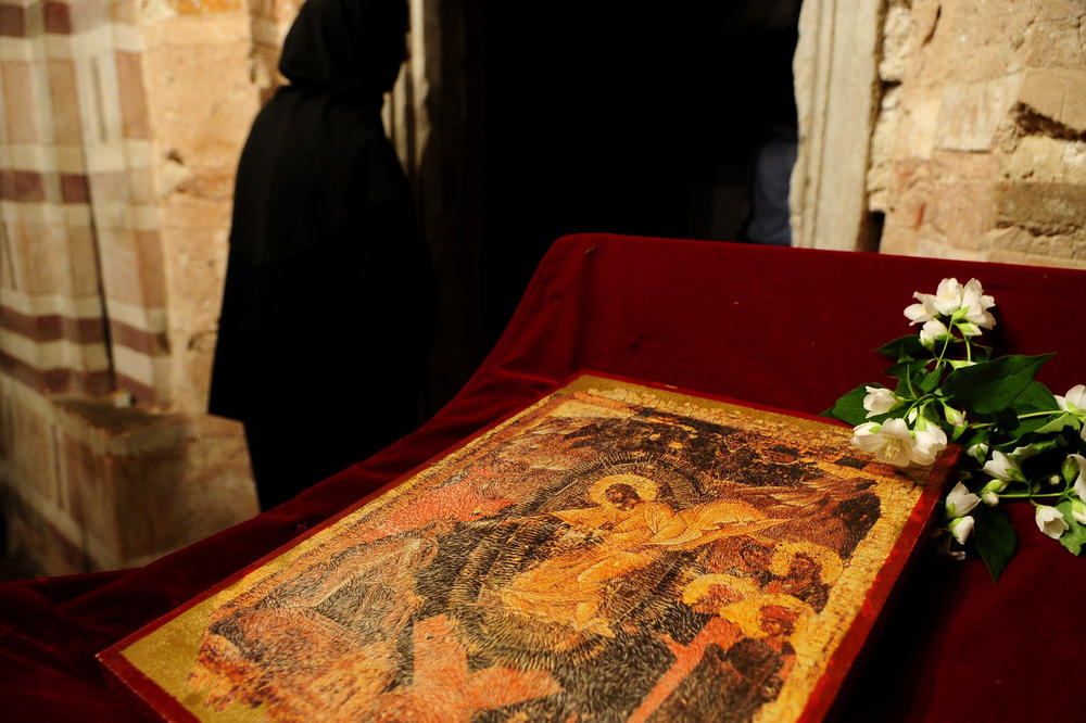 NISTE PRAVOSLAVAC AKO NEMATE OVIH 8 PREDMETA U KUĆI! Morate ih čuvati na POSEBNIM MESTIMA