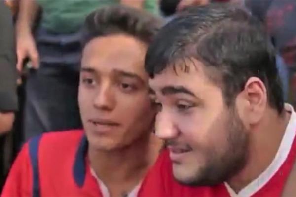 Priča od koje se gutaju knedle: On je slep i obožava fudbal, a njegov prijatelj mu daje osećaj kao da sve vidi na terenu!(VIDEO)