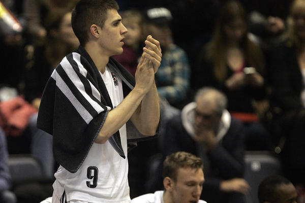 Vanja Marinković se loše oseća, ali ipak je imao snage za šalu posle povrede u Večitom derbiju! (VIDEO)