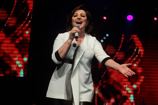 ANA BEKUTA POKIDALA NA KONCERTU ACE LUKASA: Izašla je na binu i otpevala nešto što NIKO NIJE OČEKIVAO! (VIDEO)