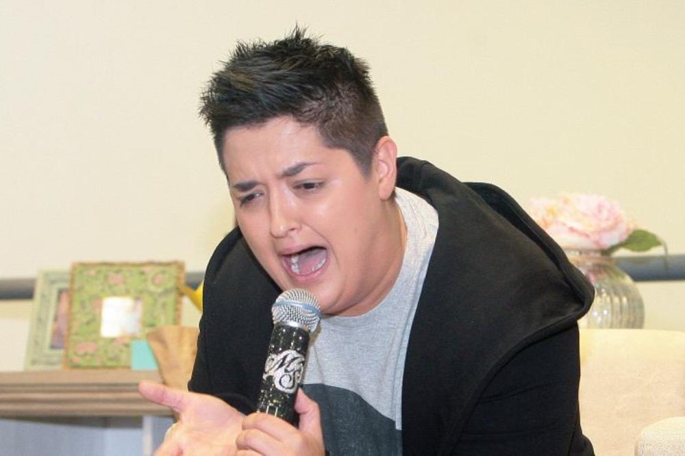 SVI ZABELEŽITE OVAJ DATUM, MARIJA ŠERIFOVIĆ ZAPROSILA PRELEPU CRNKU: Svi je znate, poznata je PEVAČICA!