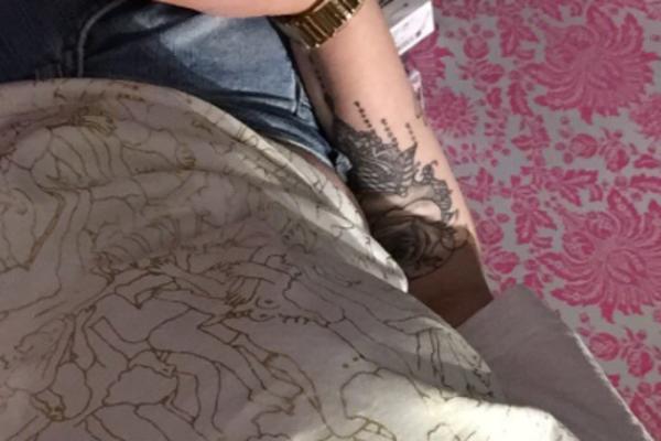 KAKVA ISPALA: Kupila je ćerki majicu poznate dizajnerke, a kad je videla šta je na njoj - šok! (FOTO)