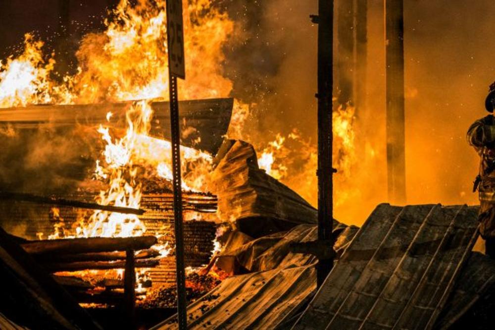 "VATROGASAC PIROMAN" PODMETNUO POŽARE U FRANCUSKOJ: Sam priznao i rekao da ga to "UZBUĐUJE"