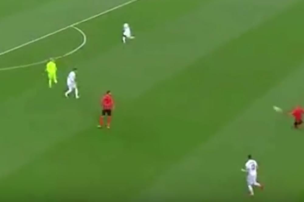 Zavalite se i uživajte: Igrač Šahtjora postigao gol u stilu Dekija Stankovića, a tek Šaravi... (VIDEO)