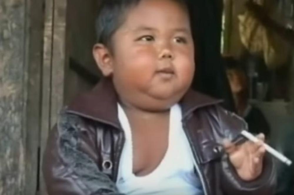 Sa 2 godine je pušio 2 pakle cigara na dan: Danas OVAKO izgleda i živi! (VIDEO)