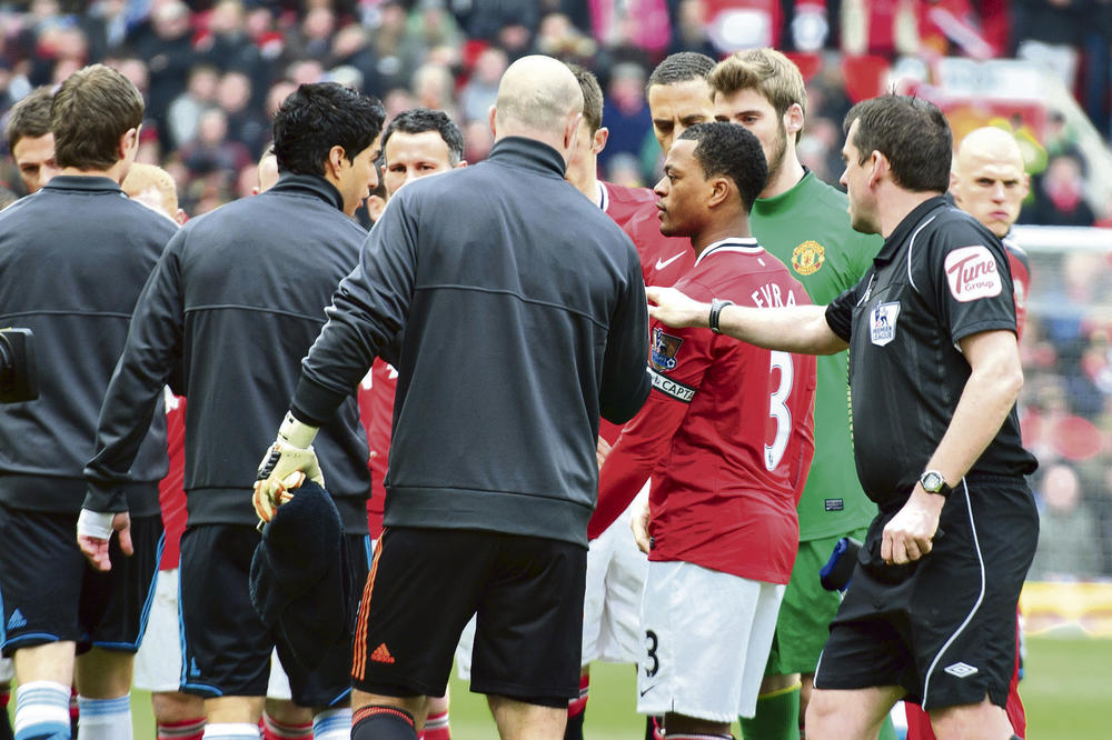 Veliki igrač, još veći čovek: Evra oprostio Suarezu za užasne rasističke ispade! (VIDEO)