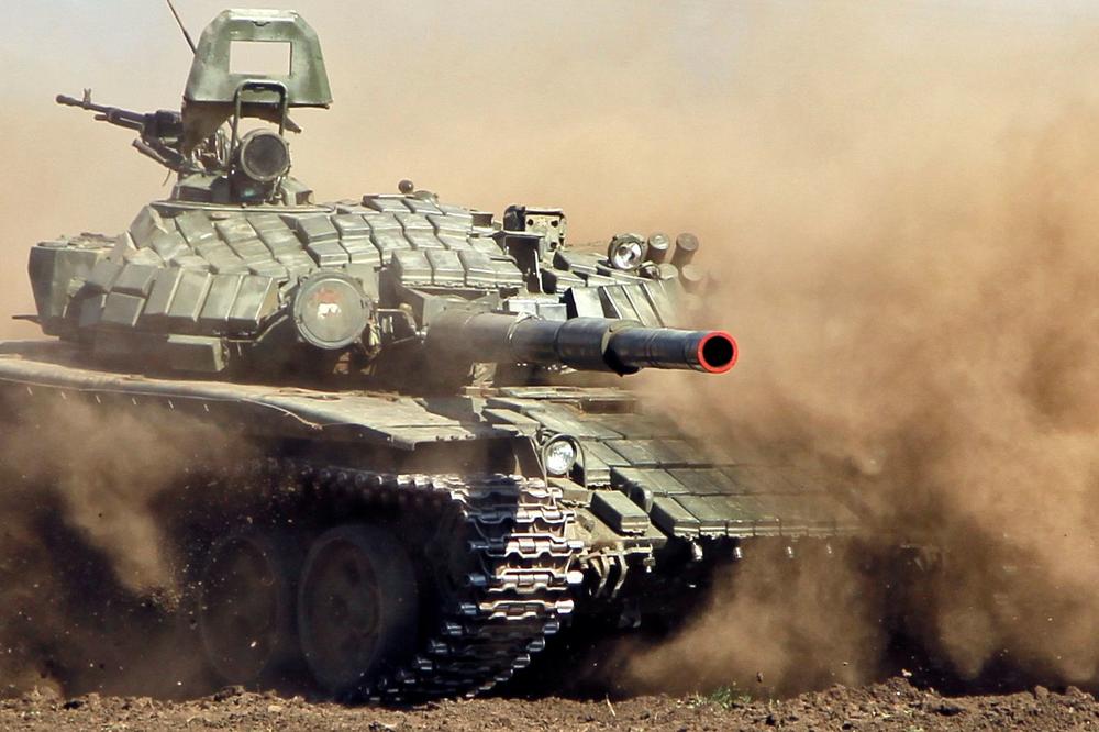 Američke rakete mu NE MOGU NIŠTA: Sirijski tenk dva puta izbegao direktne pogotke! (VIDEO)