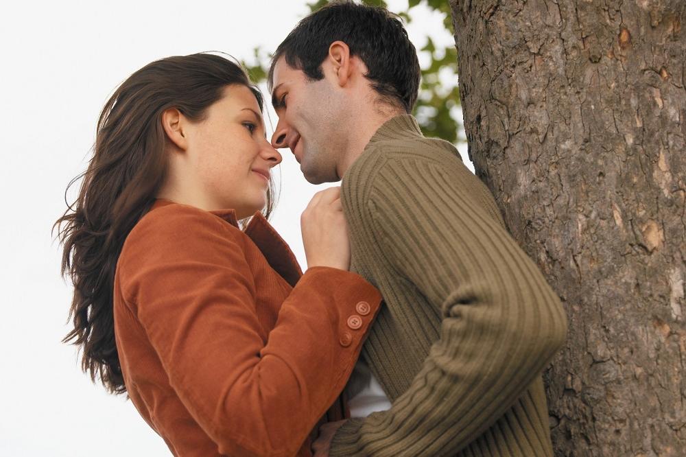 5 znakova koji otkrivaju da mu se baš sviđate (FOTO) (GIF)