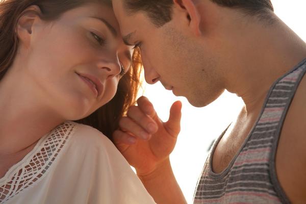 10 muških gestova zbog kojih se žene tope (FOTO) (GIF)