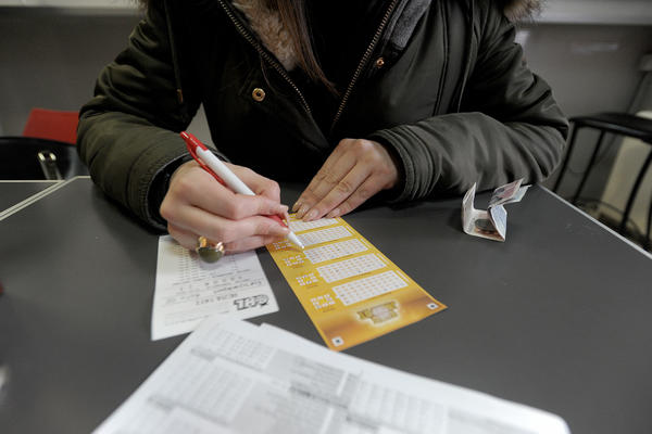 HIT SVAĐA U GORNJEM MILANOVCU! Koleginice dobile TRI MILIONA DINARA, a onda je nastao HAOS!