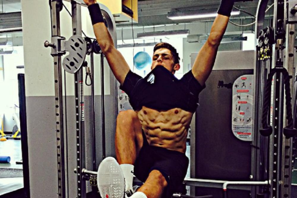 KARIĆEV UNUK ZVEZDA NJUJORKA: Devojke ostale BEZ DAHA kad su ga videle na pisti, a evo i zašto!