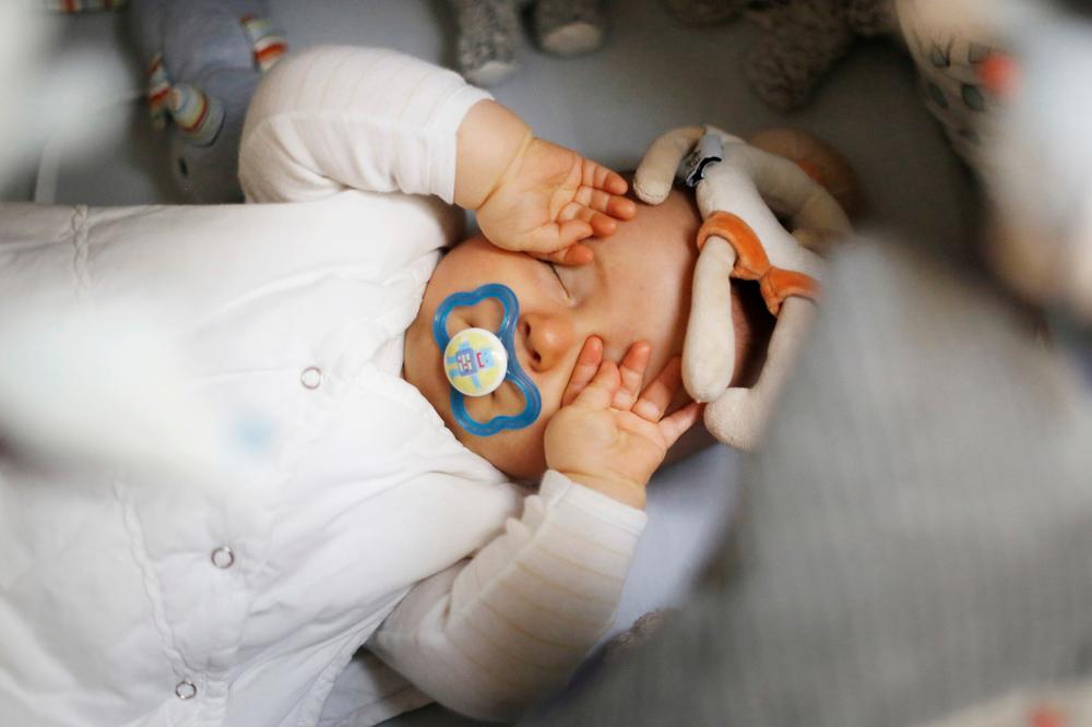 DRAMA U NOVOM SADU! U blizini porodilišta pronađena napuštena beba u putnoj torbi!