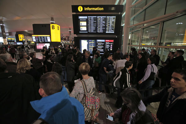 Haos u Londonu: Putnicima pozlilo, evakuisan aerodrom zbog hemijskog incidenta! (FOTO)