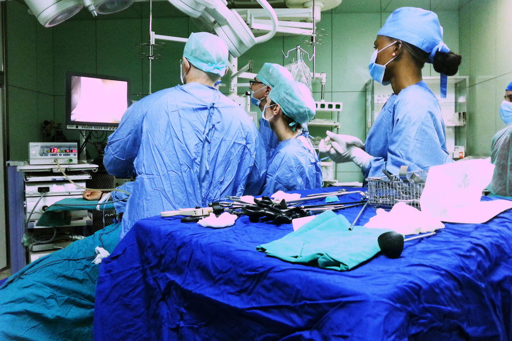 POJEO JE OSTATKE HRANE IZ FRIŽIDERA: Zbog OVOG su mu aputirali OBE NOGE I SVE PRSTE